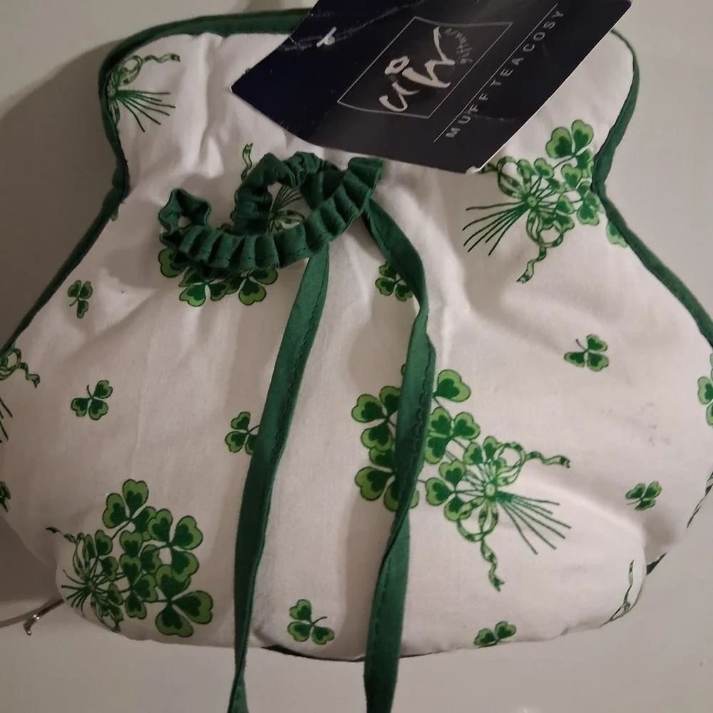 NWT Shamrock Design Tea Cozy Teapot Decorative Cover Giftware‎